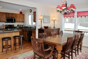 Topridge Townhome 3BR, 4BA with Hot Tub, Ski On Ski Off, Mountain Views and Sports Center